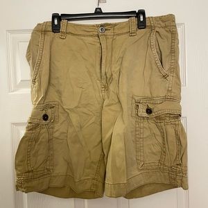 American Eagle mens classic length tan cargo shorts size 38